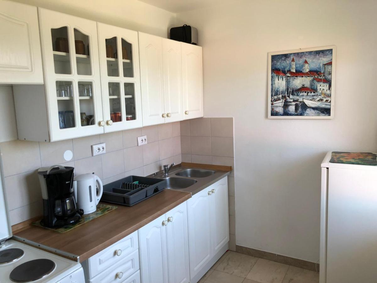 Apartmani Area Doma Трогир Экстерьер фото
