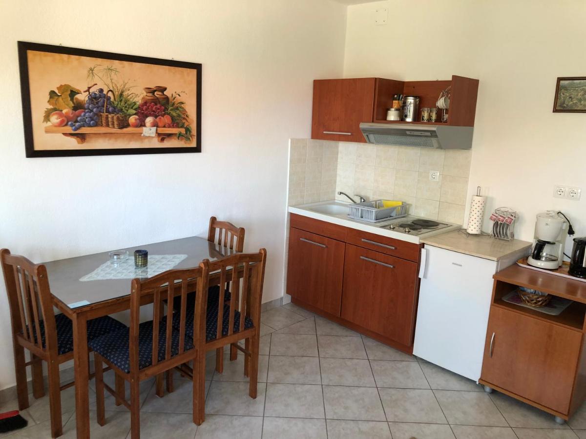 Apartmani Area Doma Трогир Экстерьер фото