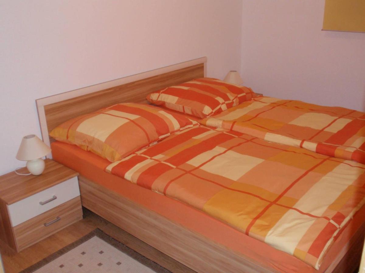 Apartmani Area Doma Трогир Экстерьер фото