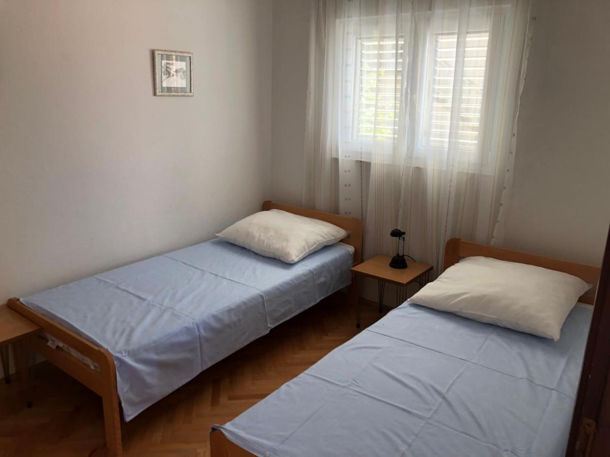 Apartmani Area Doma Трогир Экстерьер фото