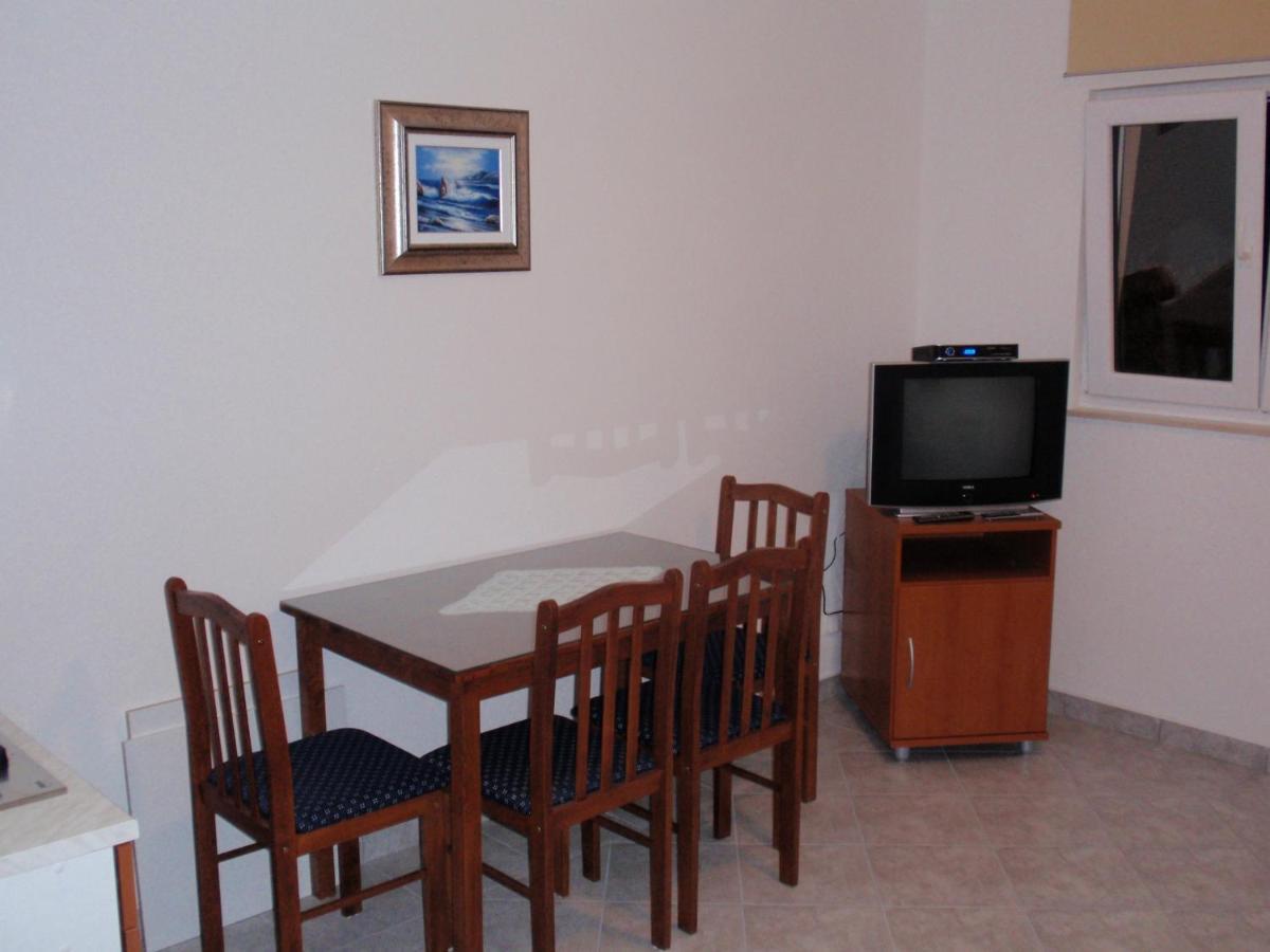 Apartmani Area Doma Трогир Экстерьер фото