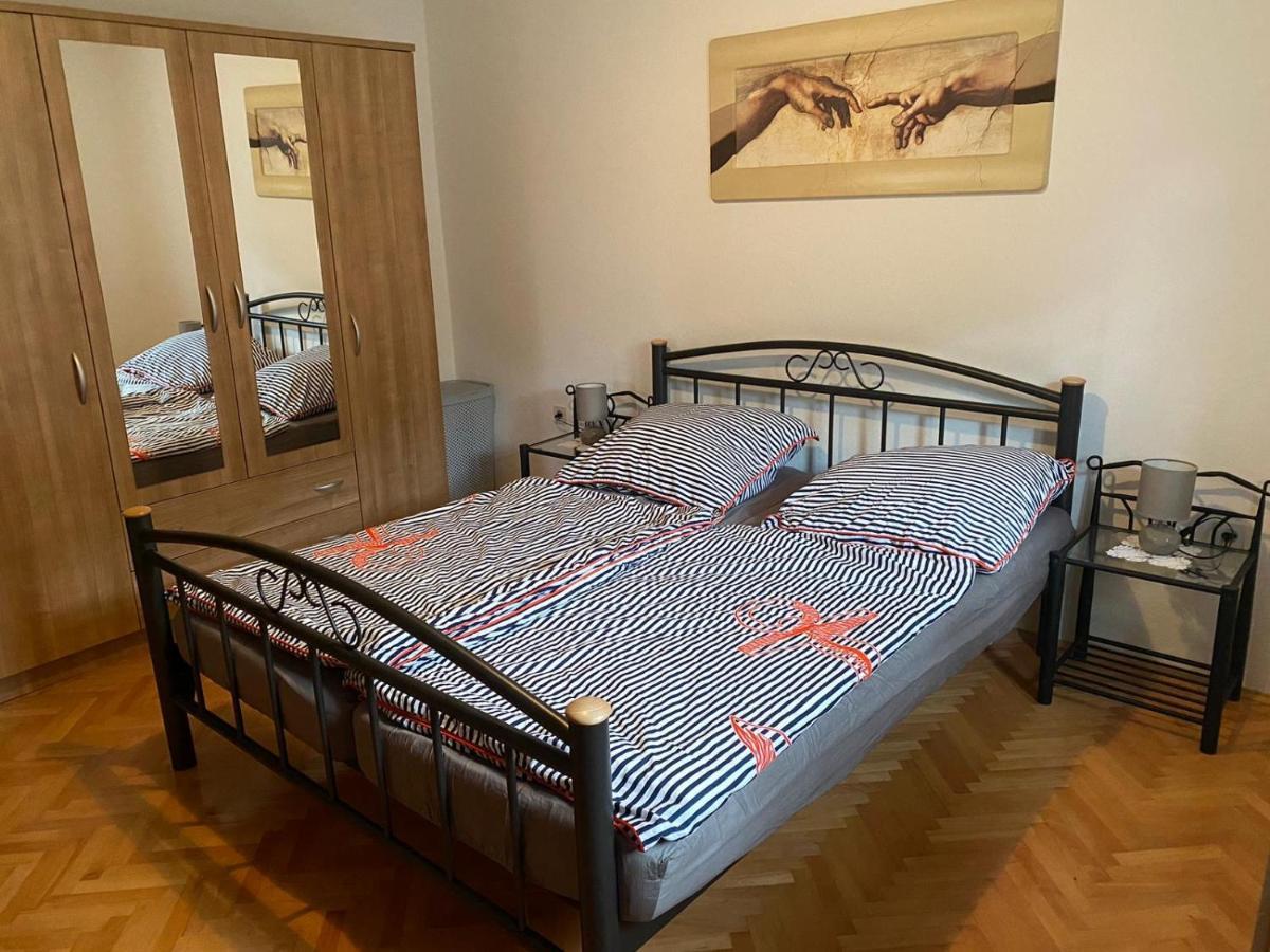 Apartmani Area Doma Трогир Экстерьер фото