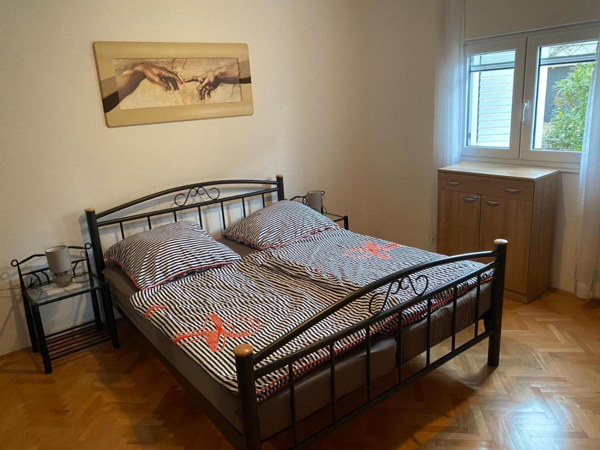 Apartmani Area Doma Трогир Экстерьер фото