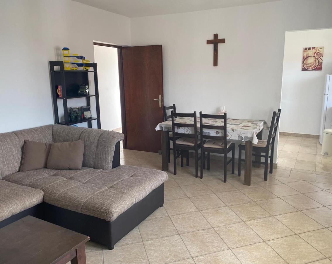 Apartmani Area Doma Трогир Экстерьер фото